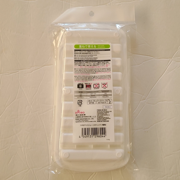 A Bundle of Ice Cube Trays - Picture 8 of 8